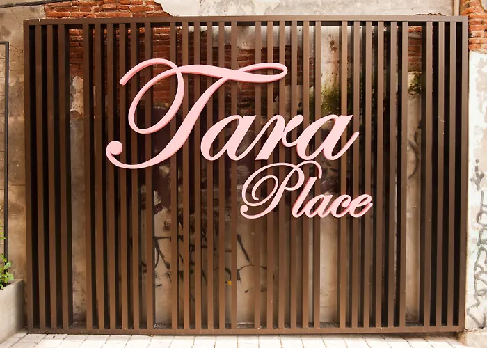 Tara Place מלון